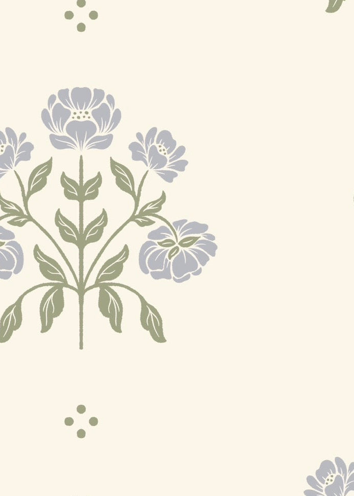 Papel mural floral Astrid Azul con flores azul empolvado y hojas verde salvia
