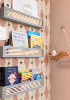 Papel mural geométrico Aurora Rose de AS Print Studio en tonos rosa empolvado, diseño acuarelado moderno para dormitorios y espacios interiores.